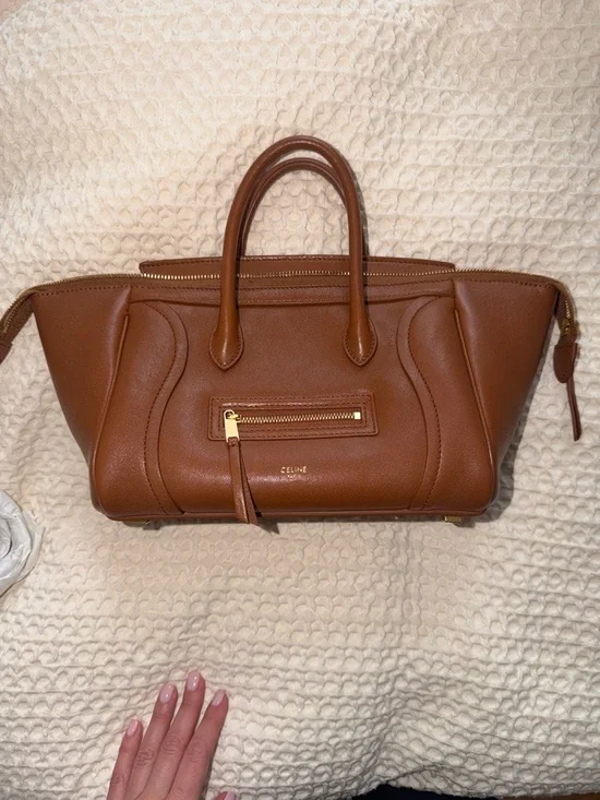 Celine 
LITTLE LUGGAGE IN SUPPLE SHINY LAMBSKIN - Picture 6 of 10